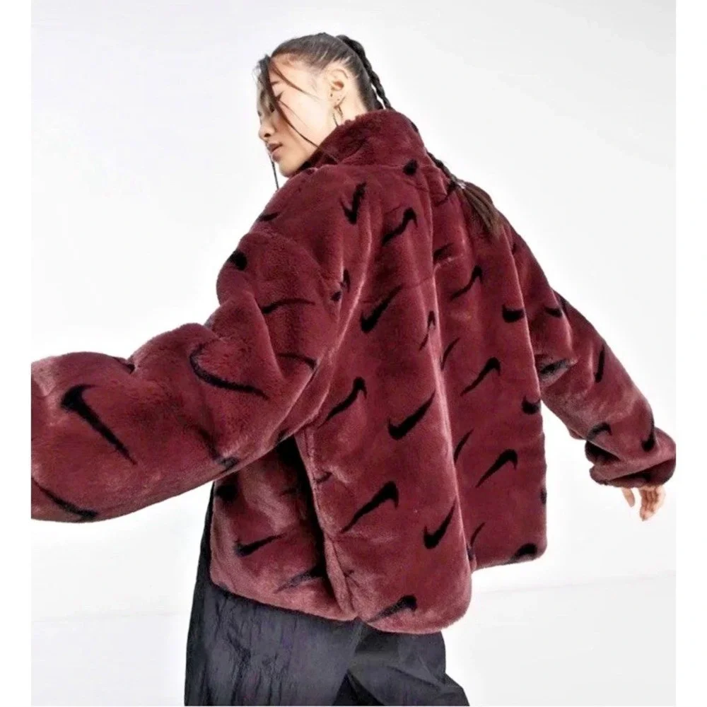 Nike Women Size Small Plush Printed Faux Fur Jacket‎ Burgundy Crush & Black